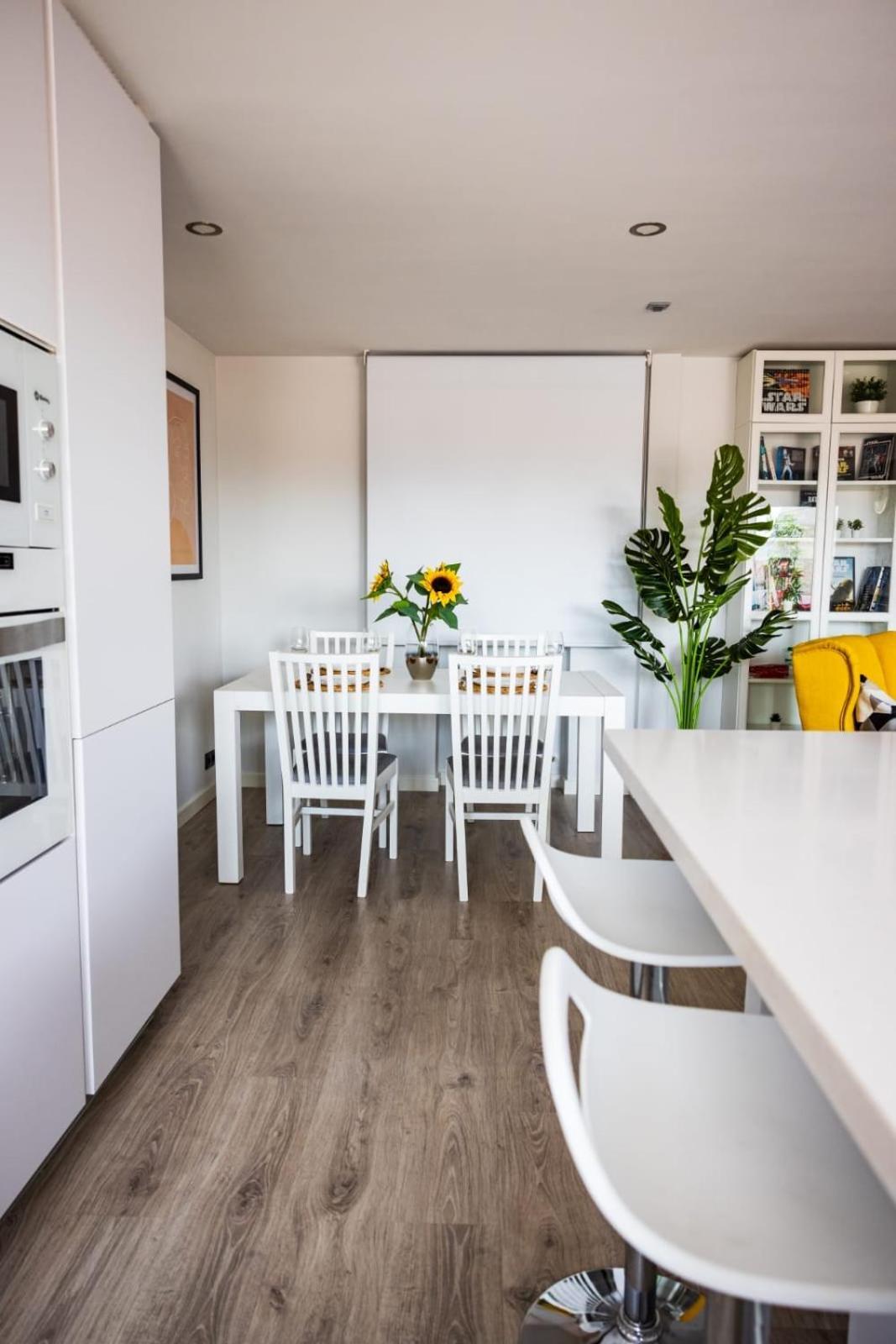 Appartamento Lujoso Atico Entre 2 Playas Con Garaje, Terraza, Vistas Y Wifi Gijón Esterno foto